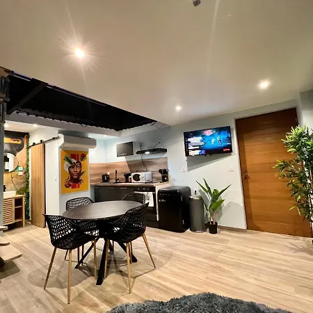 Capsule Safari - Jacuzzi - Nintendo Switch - Netflix & Home Cinema - Pouf Geant - Filet Suspendu Douai Exterior photo