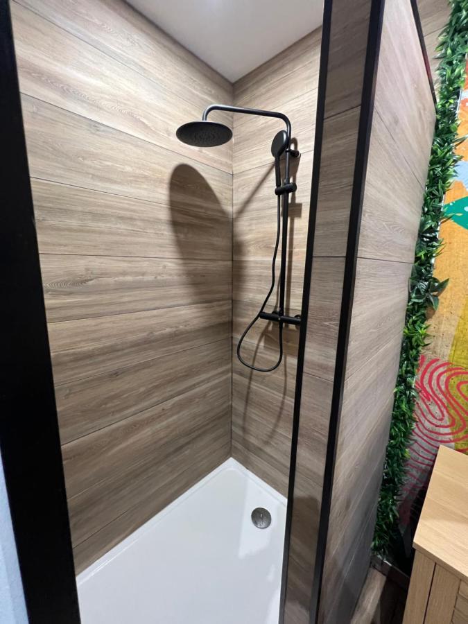 Apartment Capsule Safari - Jacuzzi - Nintendo Switch - Netflix & Cinema - Pouf Geant - Filet Suspendu *