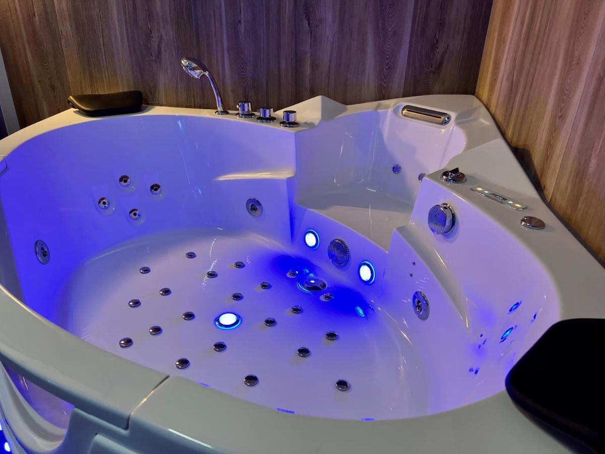 Apartment Capsule Safari - Jacuzzi - Nintendo Switch - Netflix & Cinema - Pouf Geant - Filet Suspendu Douai