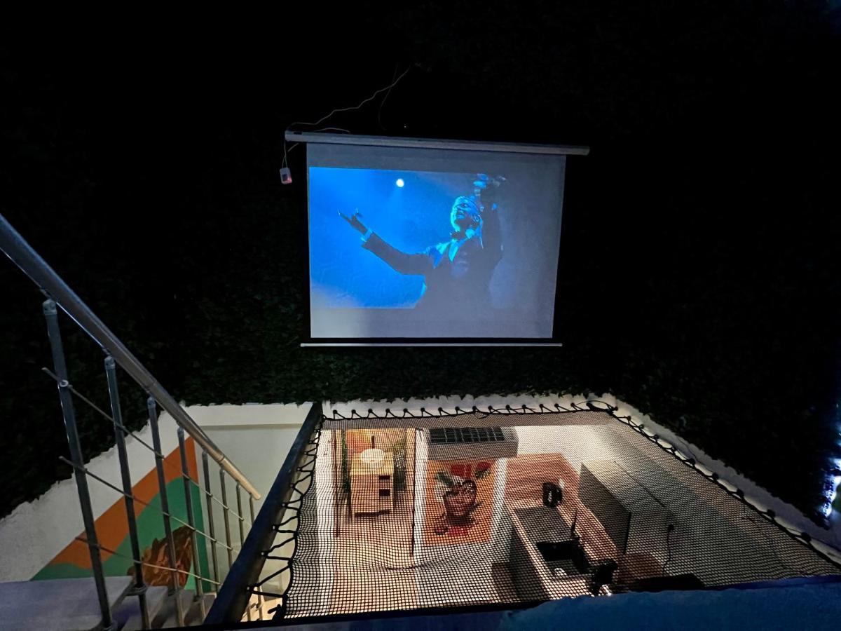 Capsule Safari - Jacuzzi - Nintendo Switch - Netflix & Cinema - Pouf Geant - Filet Suspendu
