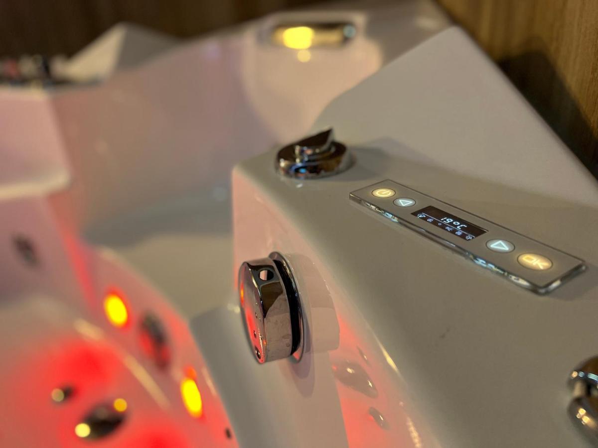 Capsule Safari - Jacuzzi - Nintendo Switch - Netflix & Cinema - Pouf Geant - Filet Suspendu Apartment
