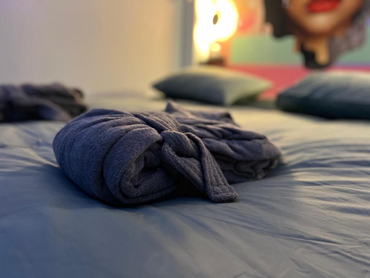 Capsule Safari - Jacuzzi - Nintendo Switch - Netflix & Cinema - Pouf Geant - Filet Suspendu