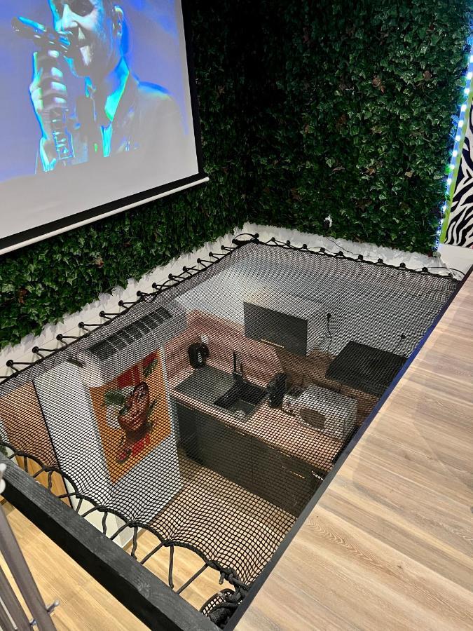 Capsule Safari - Jacuzzi - Nintendo Switch - Netflix & Cinema - Pouf Geant - Filet Suspendu Apartment Douai